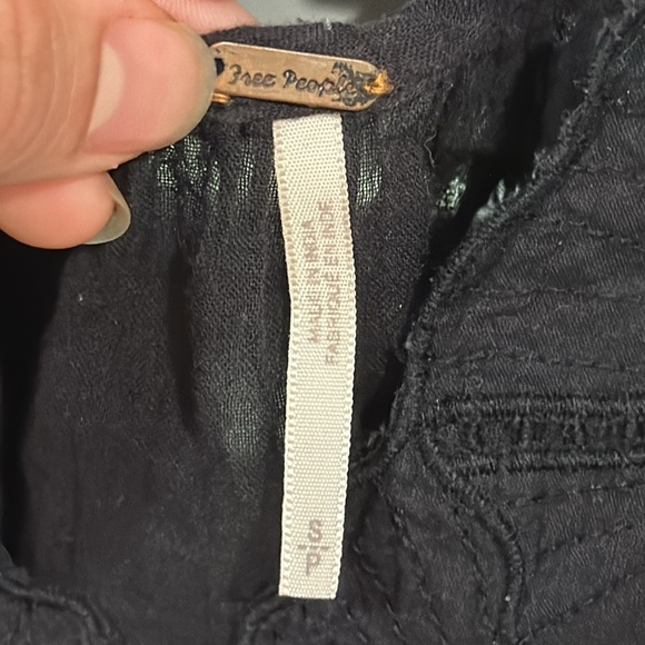 FREE PEOPLE ✨ Black Lace Boho Hippie Tank Top Distressed Bottom Size Small S - Picture 5 of 5